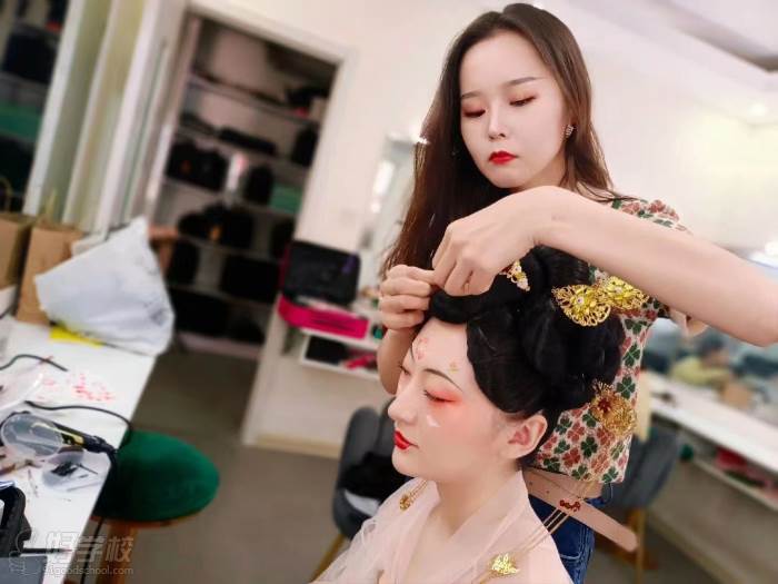 毛戈平的美妆技巧：根据“脸型”化妆妹子们必看