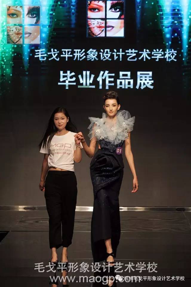 毛戈平老师手把手教你打造秋冬裸妆想要变美想要变漂亮就要跟着毛戈平老师学化妆学会这份毛氏裸妆你也能跟小猪姐姐一样美的精致美的漂亮。(图1)