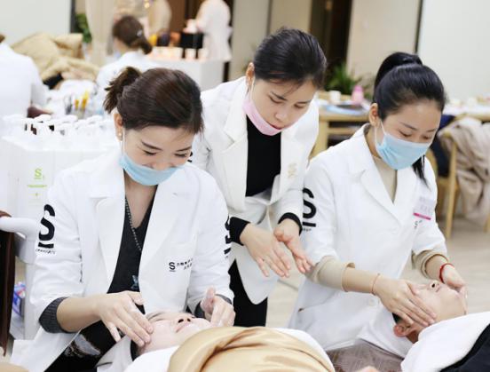 中文旡码乱人伦中文在线(图1)
